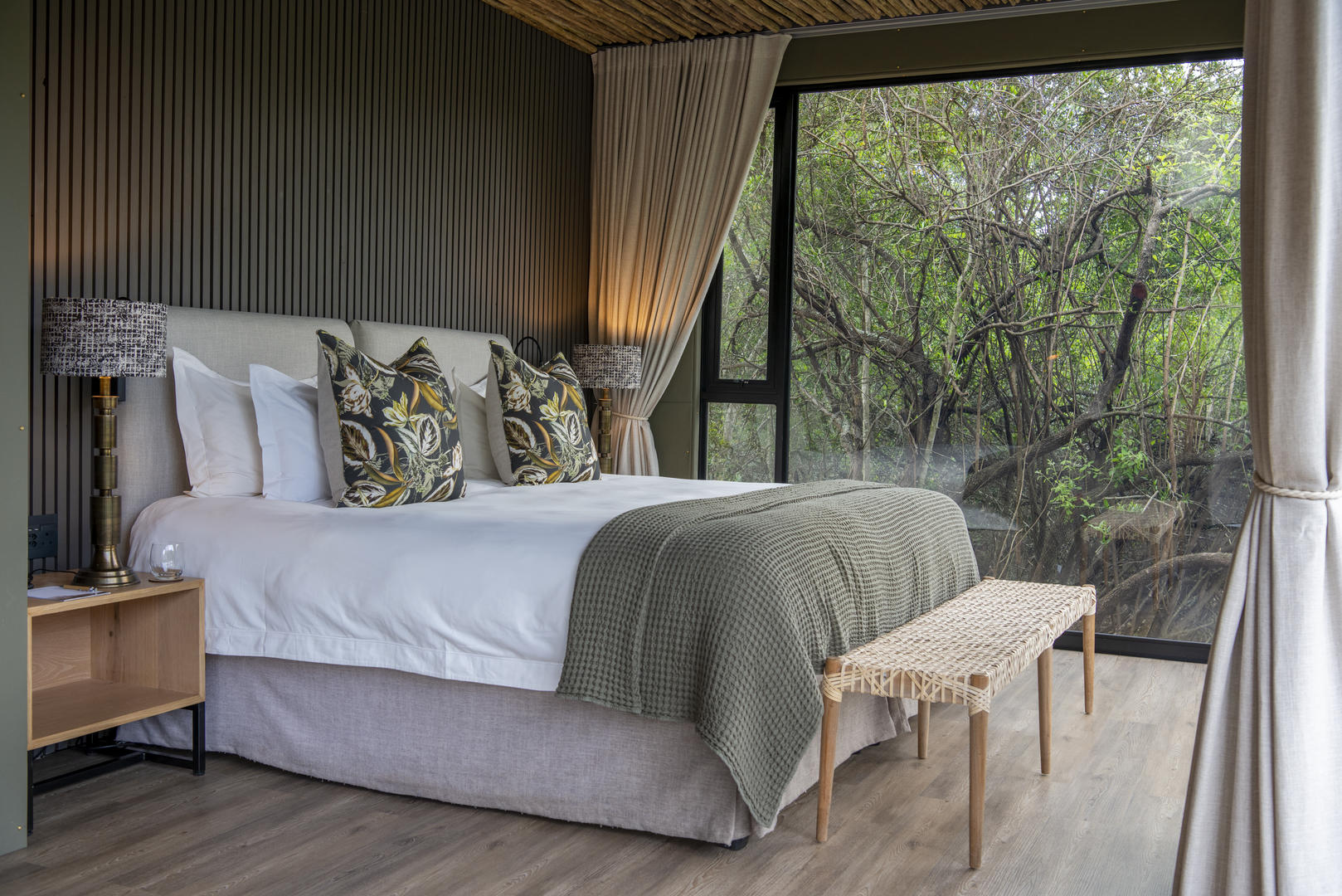 Bayethe on Shamwari Private Game Reserve 5