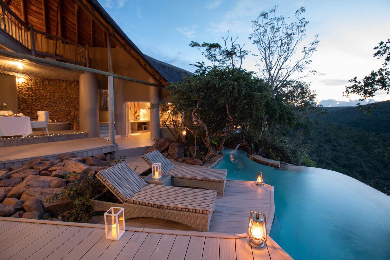 17631087812533 signature image clifftop exclusive safari hideaway evening pool