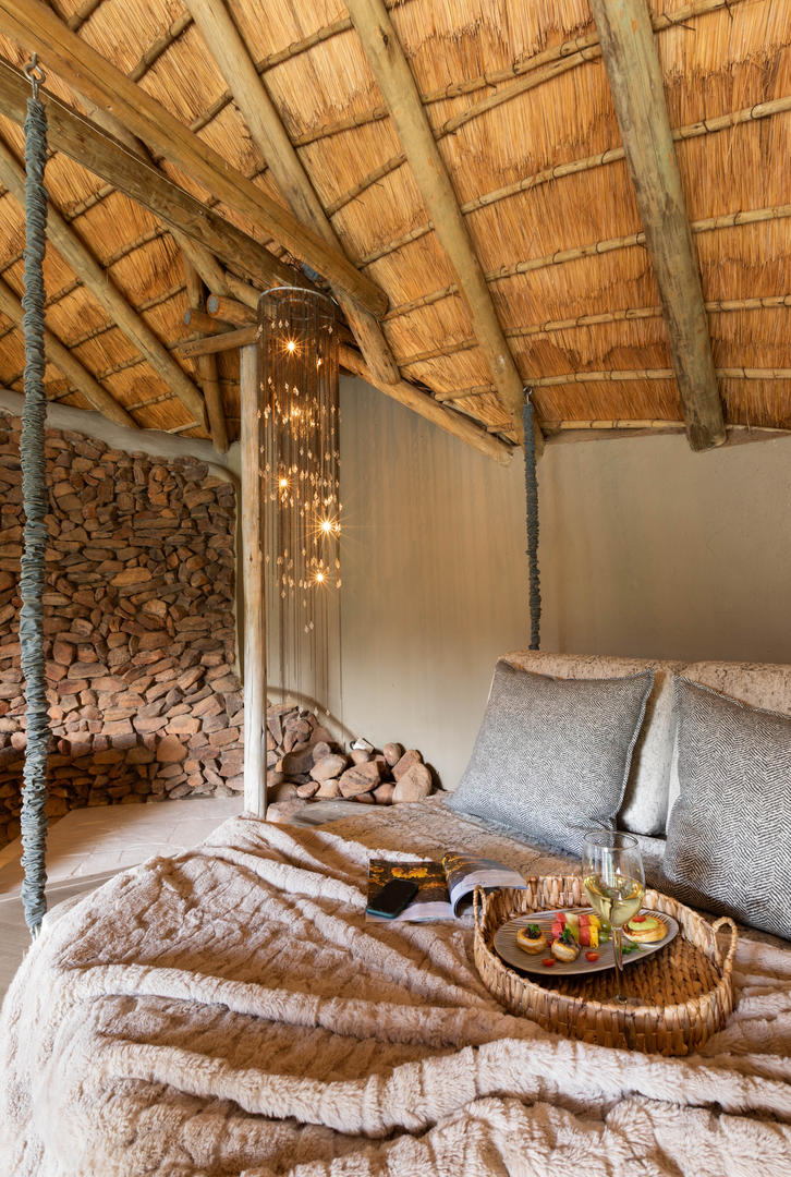 1763108781258clifftop exclusive safari hideaway day bed 1