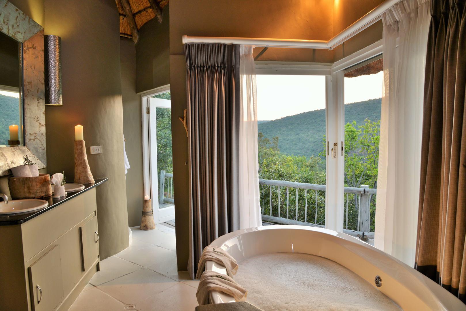 1763108781269clifftop exclusive safari hideaway suite bathroom 1