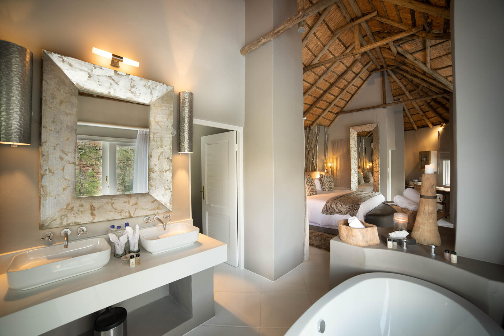 1763108781269clifftop exclusive safari hideaway suite bathroom 2