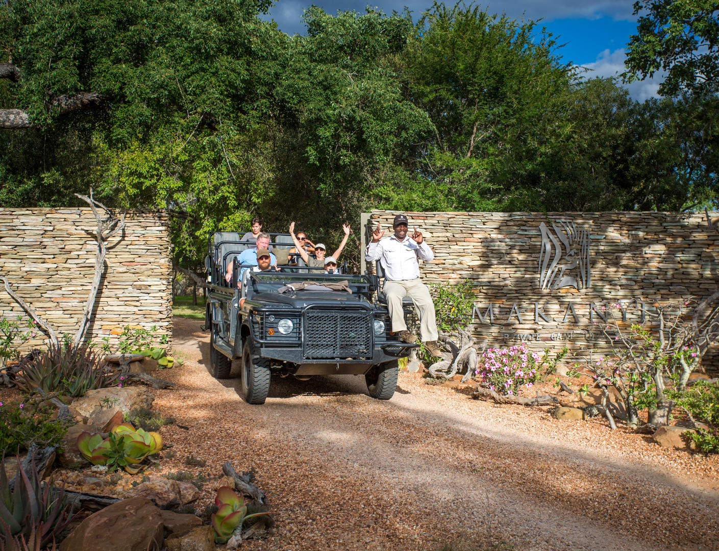 Game drive vehicle