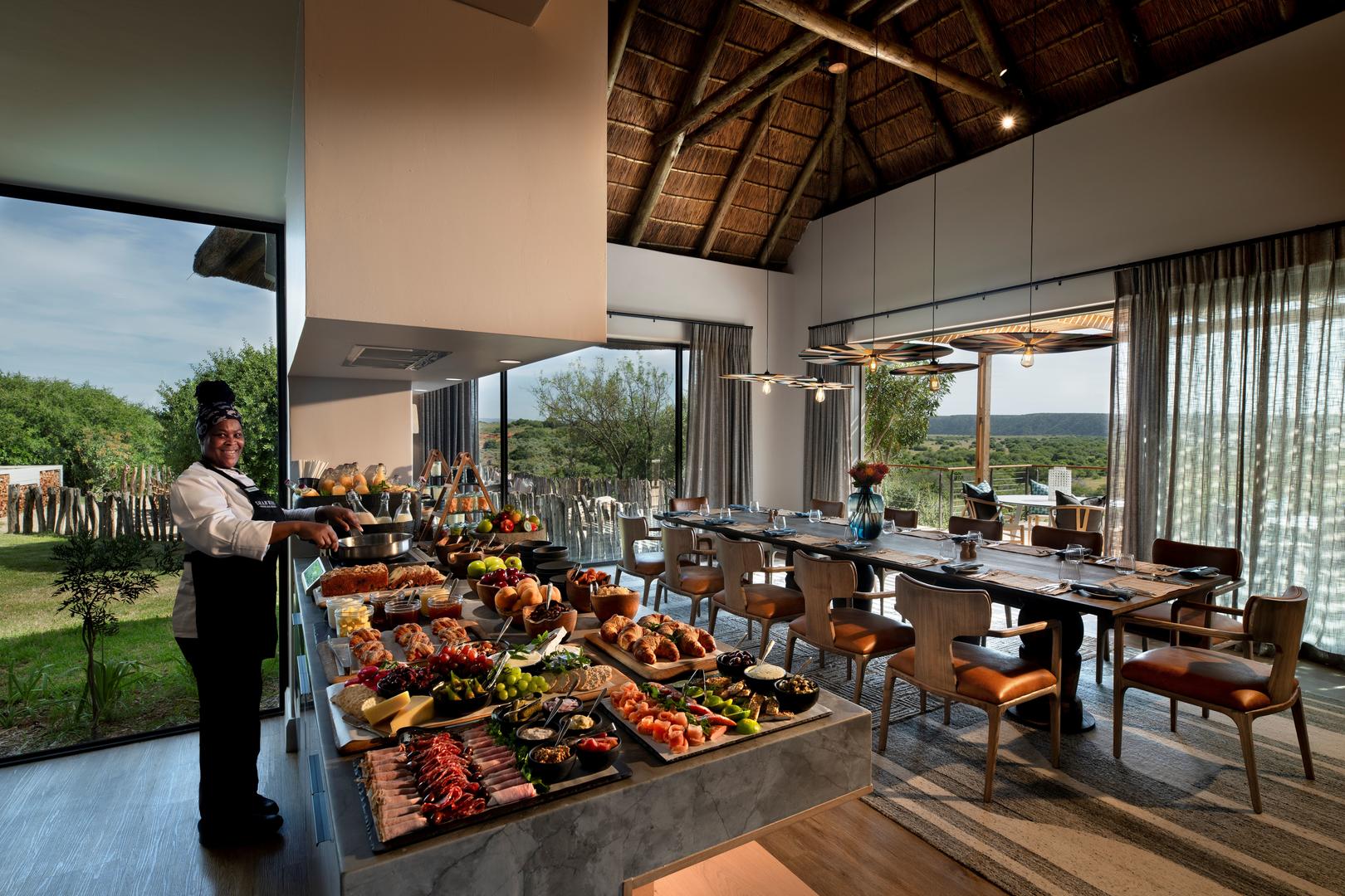 Sarili Harvest Table