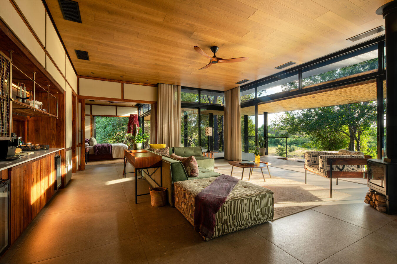 1754554872236family suite lounge 1