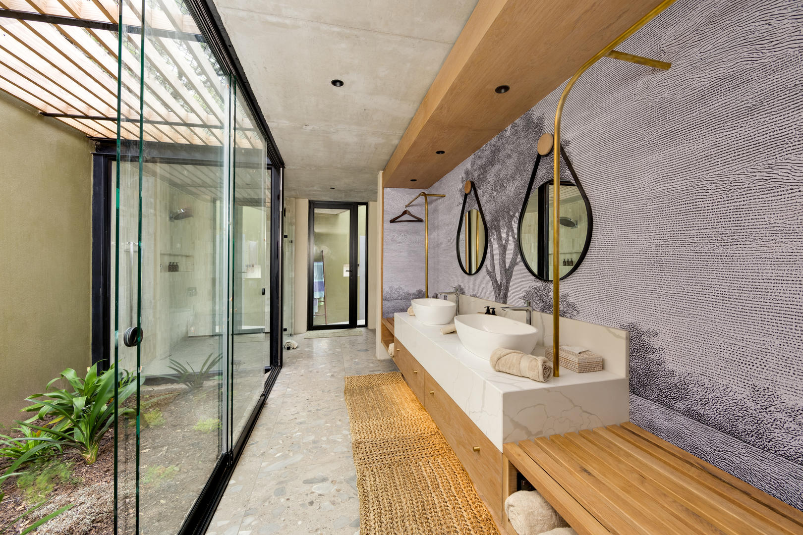 Suite Bathroom 1