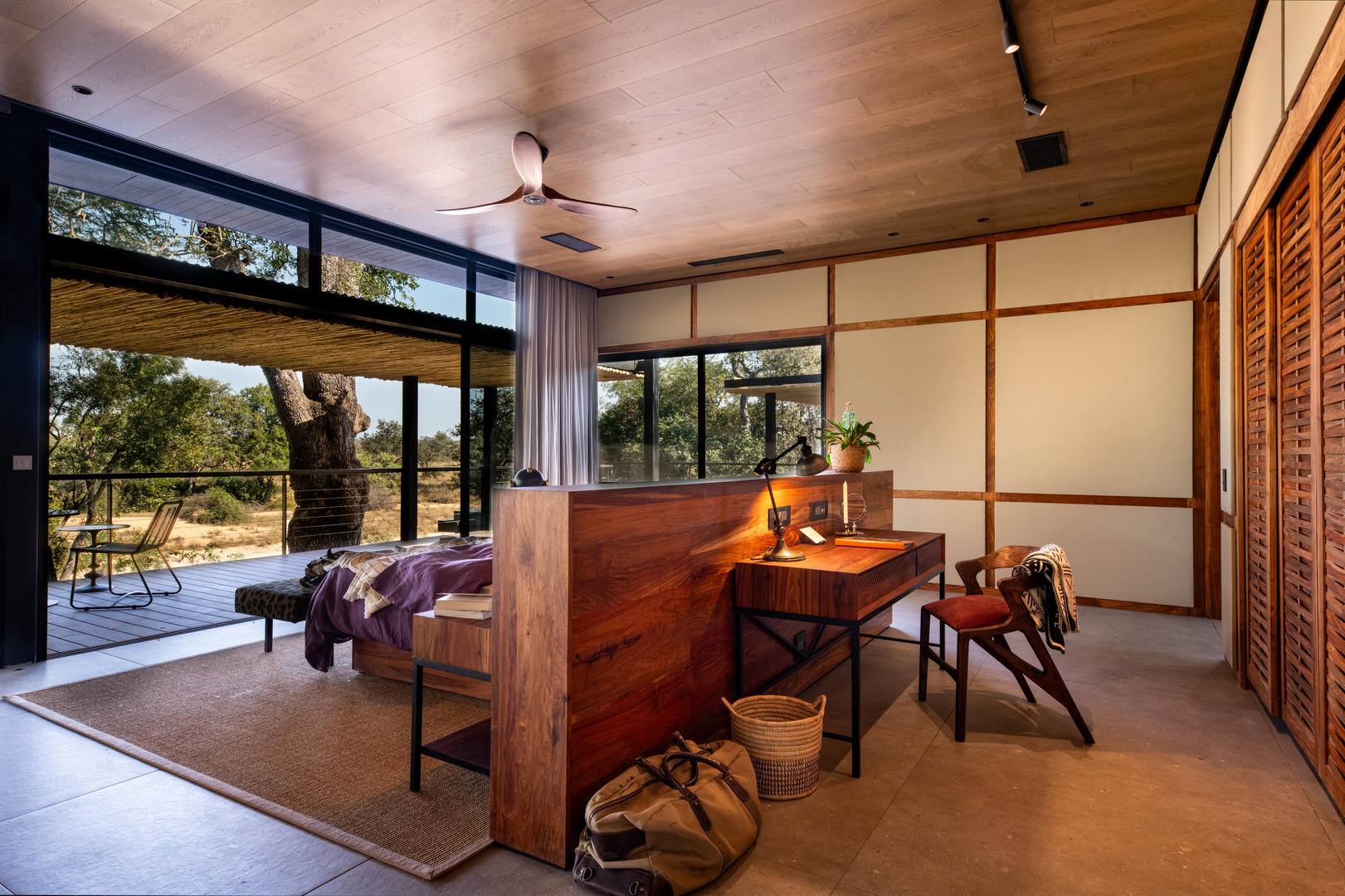 tanda tula safari camp interior work station